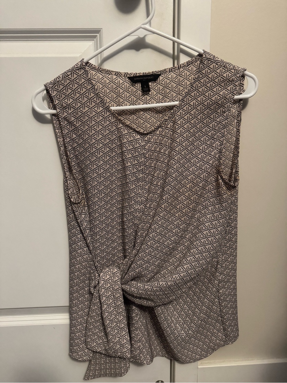 Banana Republic Beige Geometric Print Sleeveless Top
